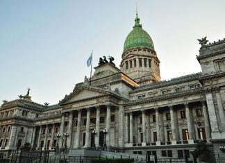 Postergan en el Congreso el tratamiento del DNU