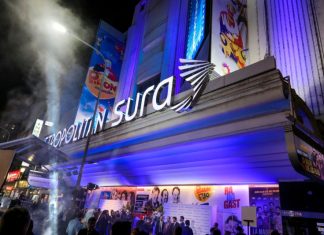 A sala llena, se inauguró el teatro Metropolitan Sura