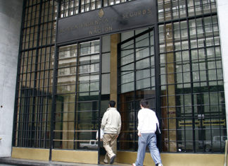 Disponen la inhibición general de bienes de Antártida Seguros
