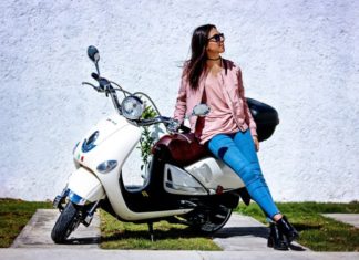 Cada vez más mujeres conducen motos