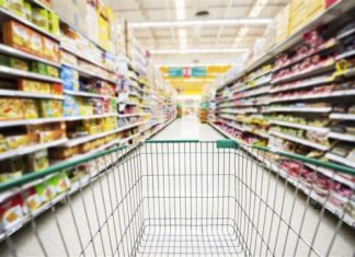 Resbalón en el supermercado: el comercio, la empresa de limpieza y la aseguradora deben responder