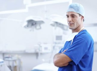 Mala praxis en hospital público: negligencia, rotura del tímpano e indemnización