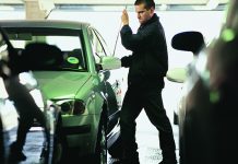 Una aseguradora deberá indemnizar a un cliente por el robo del auto cuando no se había acreditado el pago del seguro por débito automático
