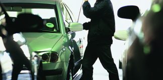 Una aseguradora deberá indemnizar a un cliente por el robo del auto cuando no se había acreditado el pago del seguro por débito automático
