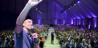 Manu Ginóbili participó del encuentro de colaboradores del Grupo Asegurador La Segunda