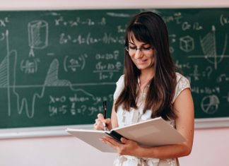 Una docente perdió su capacidad vocal y deberán indemnizarla