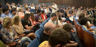 Charla motivacional en el salón cultural de Seguros Rivadavia