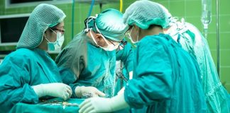 Olvidaron una gasa en el interior de un paciente: condena parcial fallo medicos aseguradoras olvido gasa paciente