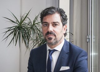 Mayor conciencia aseguradora en personas de mediana edad sabha gestión vida conciencia aseguradora