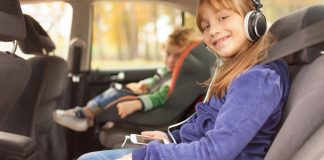 ¿De qué forma deben viajar los niños para que sea seguro? ituran forma viaje niños seguridad