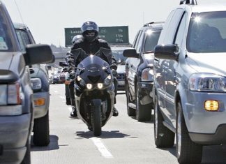 Marzo: caída interanual del patentamiento de autos e incremento del de motos acara marzo patentamiento autos motos 2022