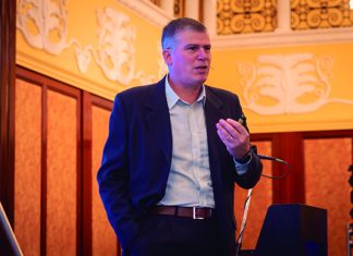 Bustos: “Tenemos que trabajar conjuntamente buscando herramientas que nos permitan llegar mejor al cliente” bustos bbva seguros herramientas cliente productos y tecnología