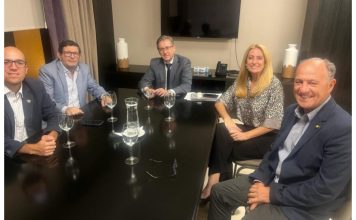 Autoridades de FAPASA, junto con el senador nacional Eduardo Vischi fapasa autoridades senador nacional eduardo vischi