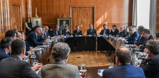 Luis Caputo se reunió con representantes de aseguradoras para dialogar sobre la evolución de la macroeconomía luis caputo reunión representantes aseguradoras evolución macroeconomía