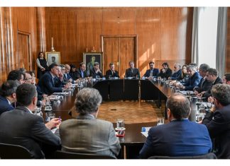 Luis Caputo se reunió con representantes de aseguradoras para dialogar sobre la evolución de la macroeconomía luis caputo reunión representantes aseguradoras evolución macroeconomía