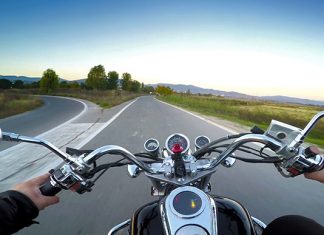 Rechazan demanda de una joven que circulaba en una moto a exceso de velocidad, sin medidas de seguridad ni seguro justicia entre ríos demanda joven moto velocidad medidas seguridad seguro
