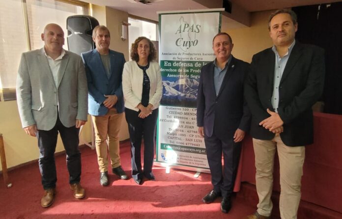 mara-bettiol-encuentro-apas-cuyo mara-bettiol-encuentro-apas-cuyo