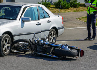 La Justicia consideró que un automovilista perdió la prioridad de paso y lo condenó a pagar una indemnización millonaria a un motociclista justicia automovilista indemnización motociclista