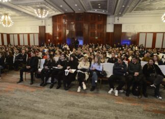 Primeros expositores de la jornada “Mejores Servicios + Nuevos Productos = MAS VENTAS”, organizada por Todo Riesgo primeros jornada más ventas
