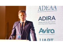 Exposición del superintendente Plate en la 2ª Cumbre Aseguradora Argentina superintendente plate cumbre aseguradora 2