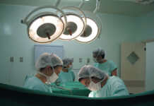 La Justicia desestimó un reclamo contra un médico y una aseguradora por cirugías estéticas justicia médico aseguradora cirugía estética