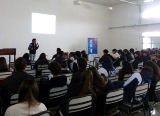 Comenzaron las charlas de seguridad vial en las escuelas secundarias de Concepción del Uruguay charlas seguridad vial concepcion uruguay