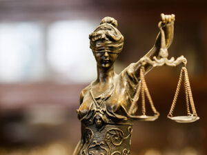 culpa grave justicia robo auto llaves